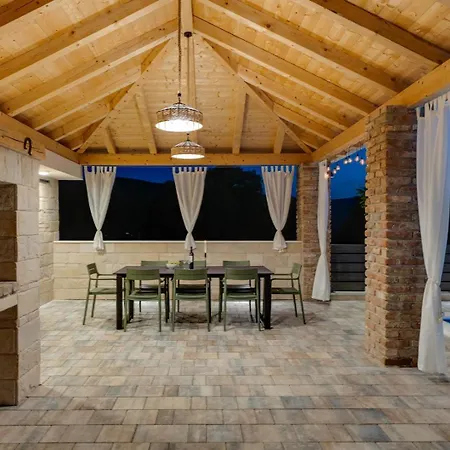 Villa New! Domus Alba - A Tranquil Family Hideaway With Private Pool