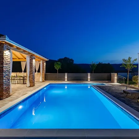 New! Domus Alba - A Tranquil Family Hideaway With Private Pool Villa *