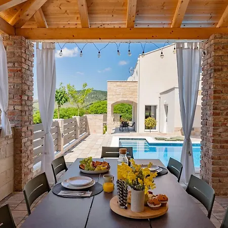 Villa New! Domus Alba - A Tranquil Family Hideaway With Private Pool