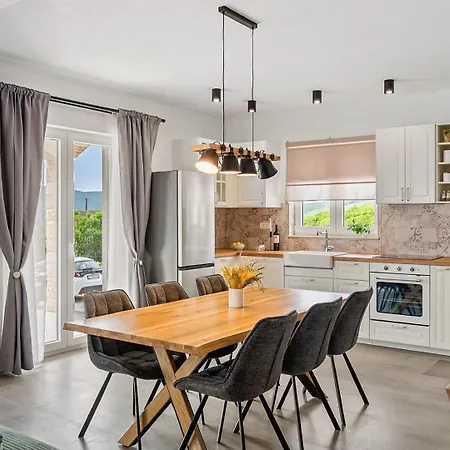 Villa New! Domus Alba - A Tranquil Family Hideaway With Private Pool