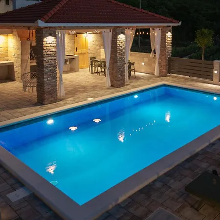 Villa New! Domus Alba - A Tranquil Family Hideaway With Private Pool