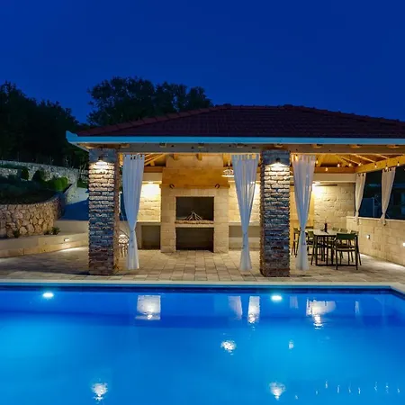 Villa New! Domus Alba - A Tranquil Family Hideaway With Private Pool *