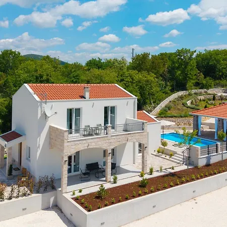 New! Domus Alba - A Tranquil Family Hideaway With Private Pool Villa