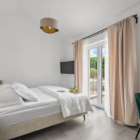 Villa New! Domus Alba - A Tranquil Family Hideaway With Private Pool