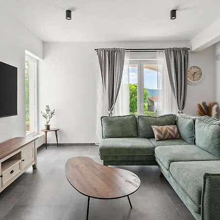 Domus Alba A Tranquil Family Hideaway With Private Pool Vila Primorski Dolac