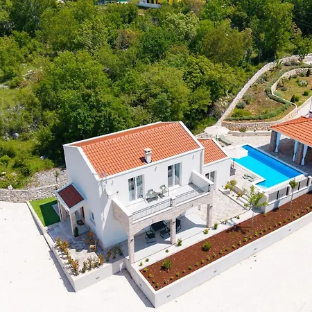 Domus Alba A Tranquil Family Hideaway With Private Pool Vila